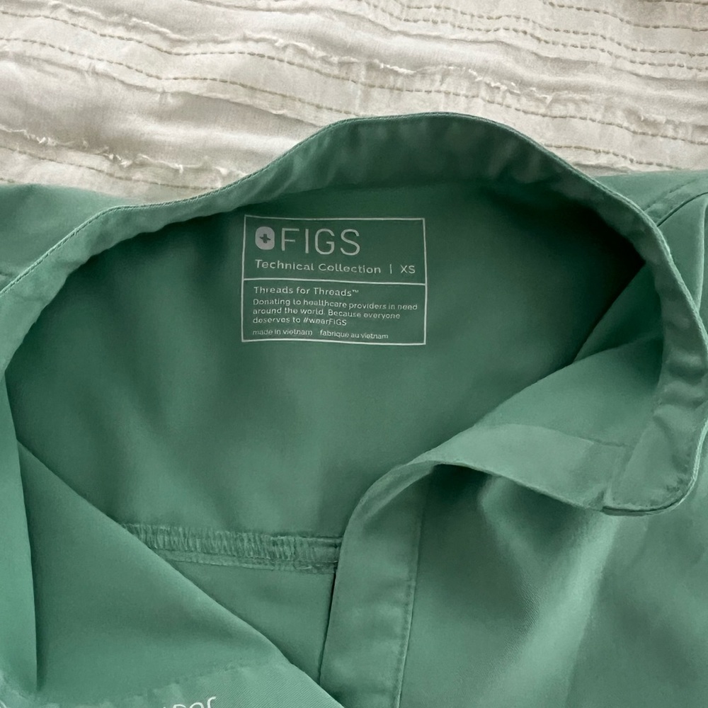 Limited edition Jade FIGS scrubs - Picture 5 of 6